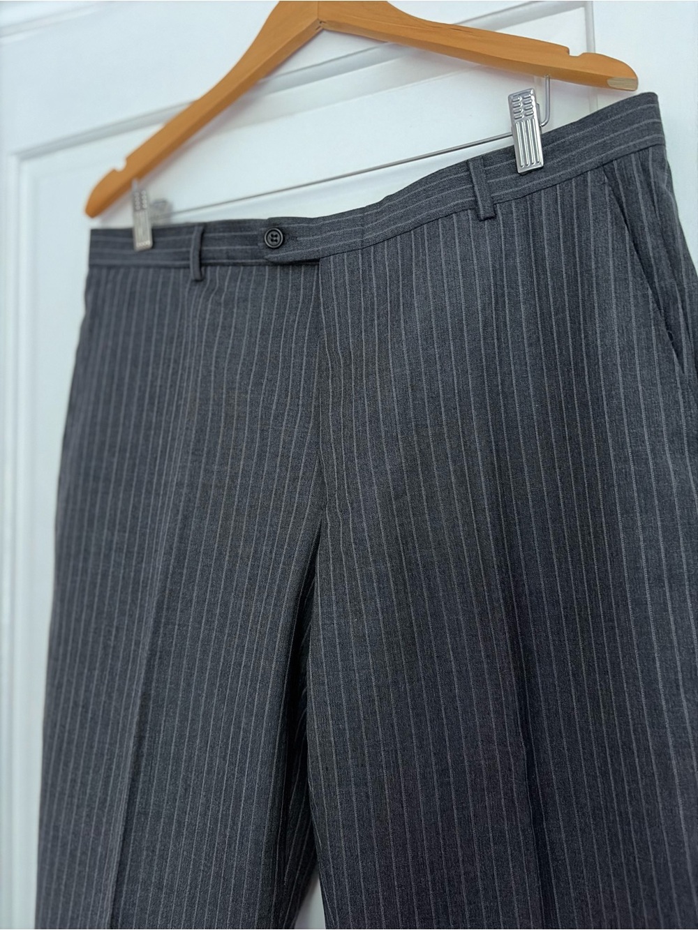 BURBERRY LONDON 2 Piece Men's Wool Charcoal Pinstripe Blazer and Pants - Picture 5 of 10